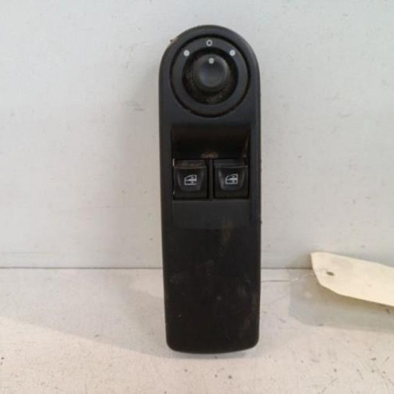 Interrupteur de leve vitre avant gauche RENAULT CLIO 4