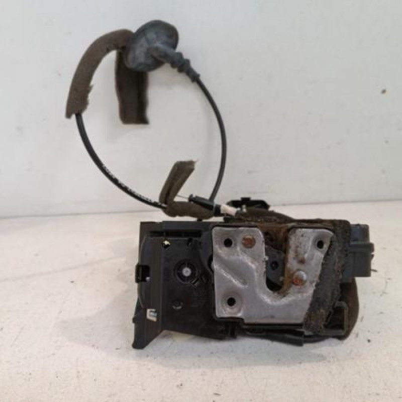 Serrure avant droit RENAULT CLIO 4 Serrure avant droit RENAULT CLIO 4