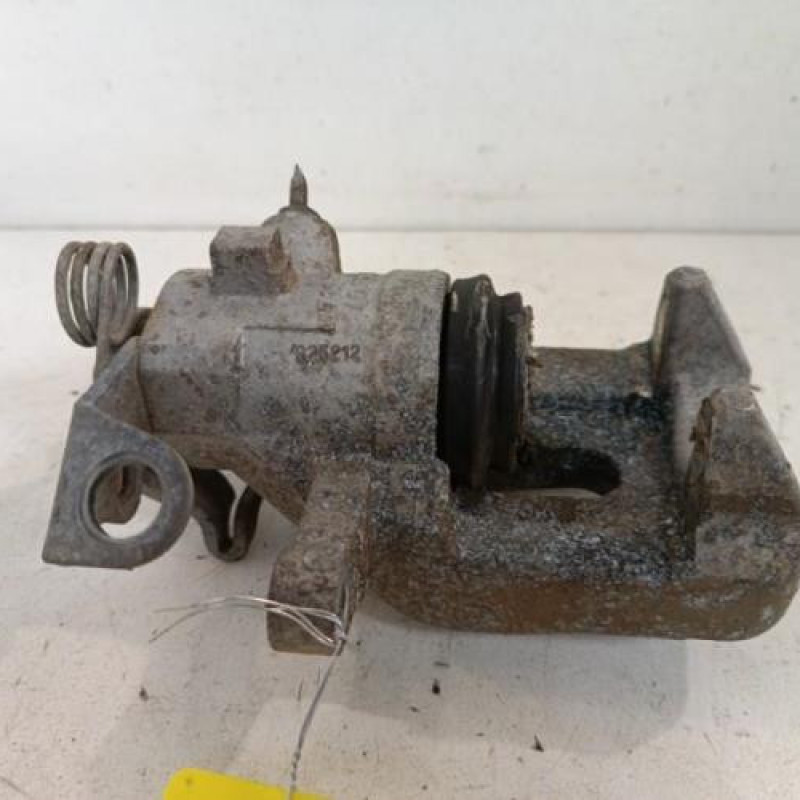 Etrier arriere gauche (freinage) PEUGEOT 2008 1 Etrier arriere gauche (freinage) PEUGEOT 2008 1