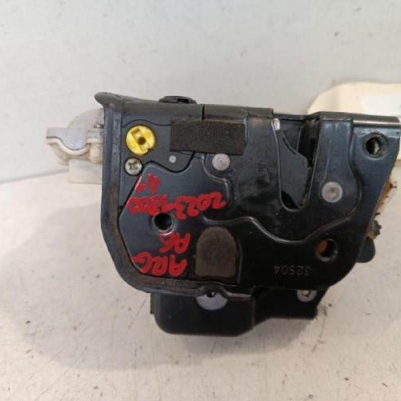 Serrure arriere gauche AUDI A6 3 Serrure arriere gauche AUDI A6 3