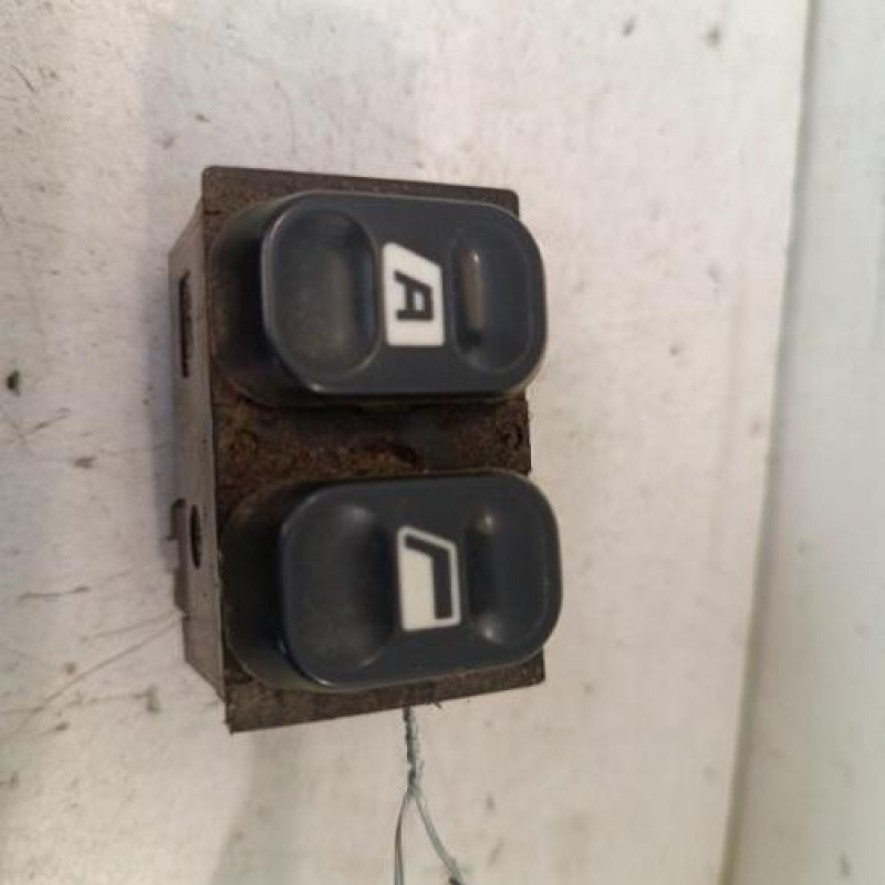 Interrupteur de leve vitre avant gauche PEUGEOT 406