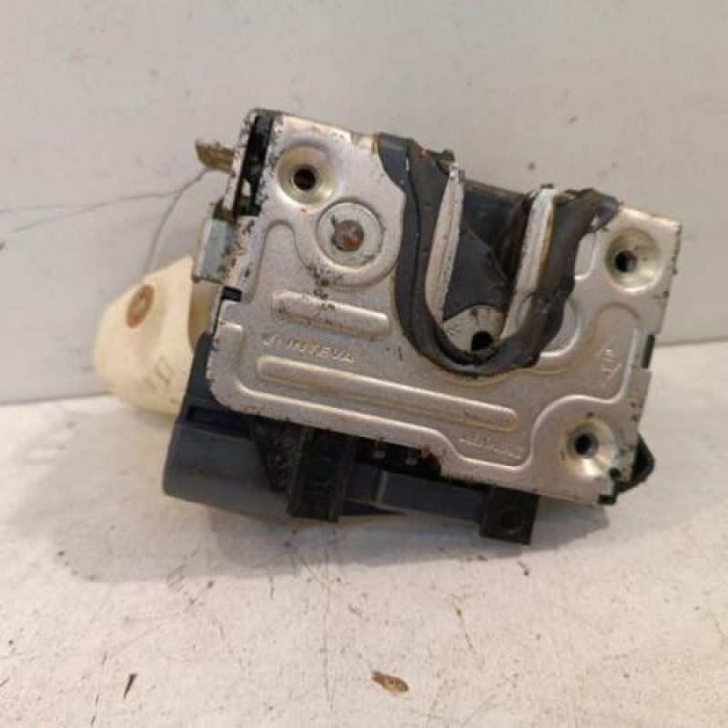 Serrure avant droit DACIA DUSTER 1 Serrure avant droit DACIA DUSTER 1