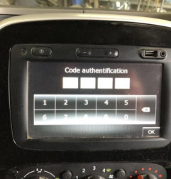 Ecran GPS RENAULT TRAFIC 3 COURT Photo n°1