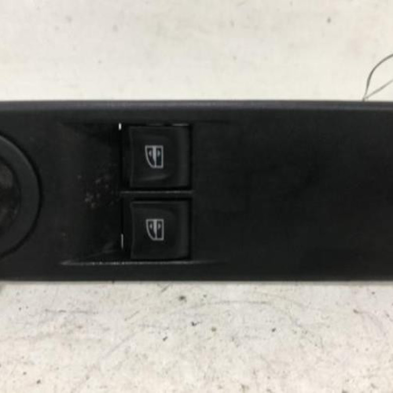 Interrupteur de leve vitre avant gauche RENAULT CLIO 4