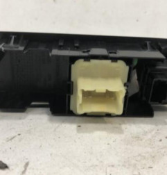 Interrupteur de leve vitre avant gauche RENAULT CLIO 4