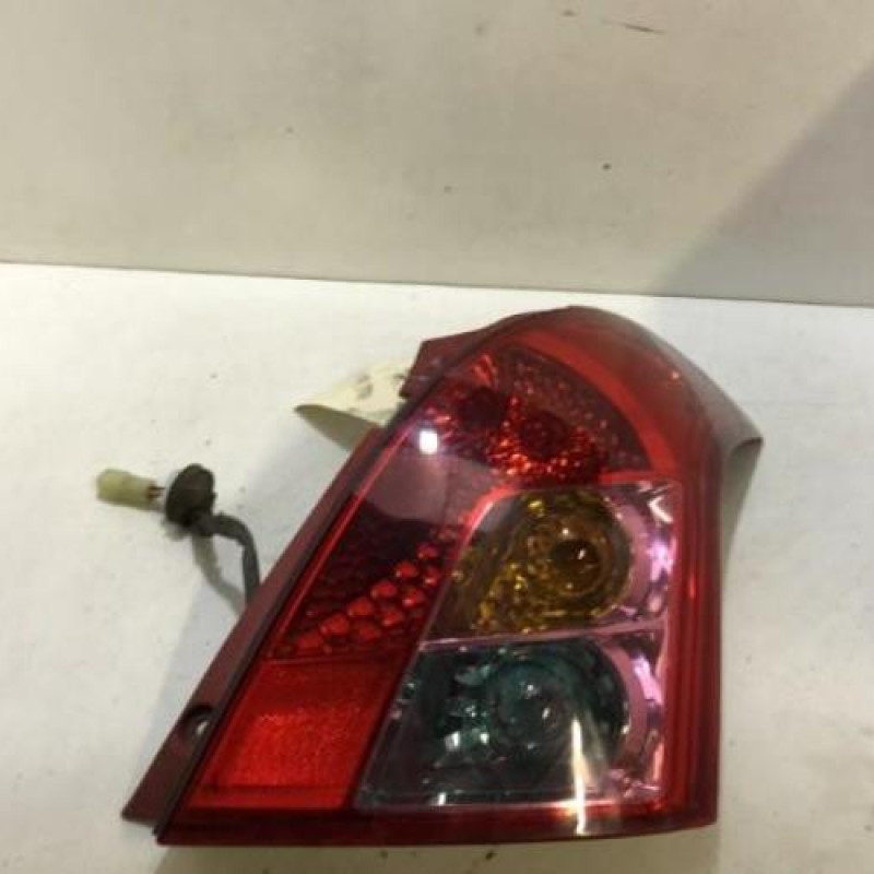 Feu arriere principal droit (feux) SUZUKI SWIFT 3 Feu arriere principal droit (feux) SUZUKI SWIFT 3