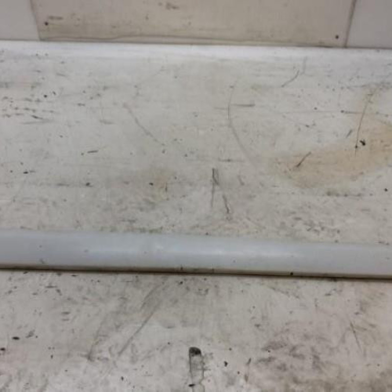 Baguette de porte avant droite MERCEDES VITO 639 Baguette de porte avant droite MERCEDES VITO 639