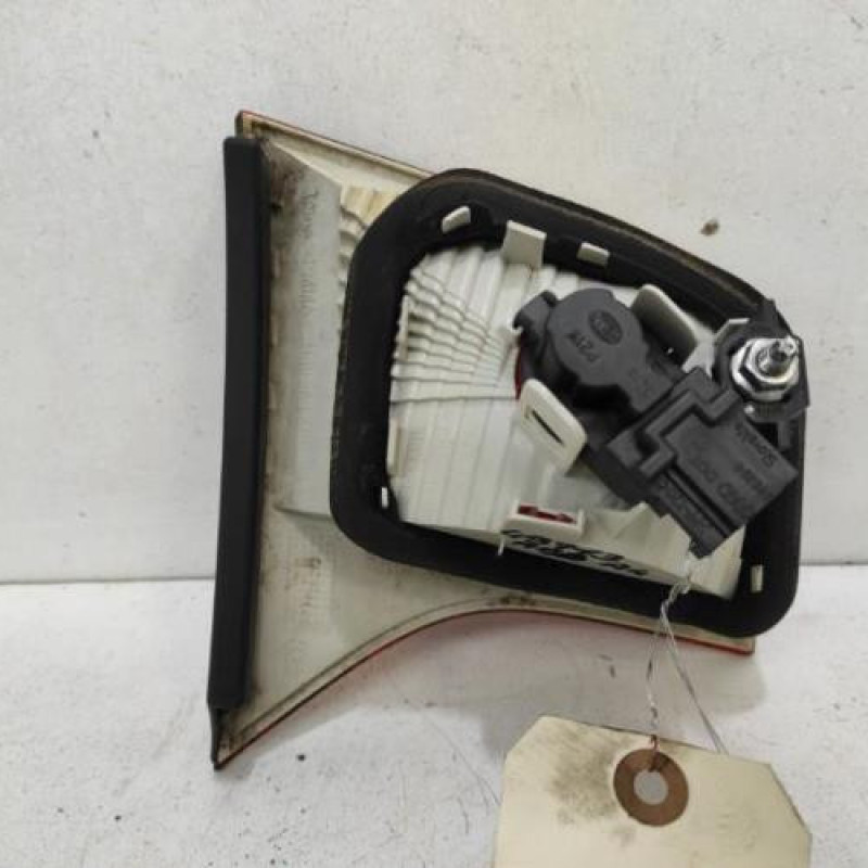 Feu arriere secondaire droit (feux) AUDI A4 2 Feu arriere secondaire droit (feux) AUDI A4 2