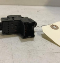Interrupteur de leve vitre arriere droit NISSAN QASHQAI 1