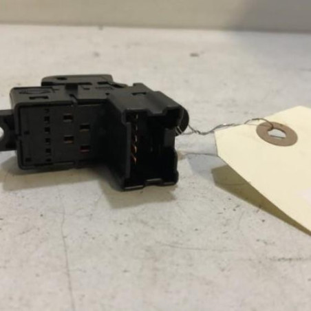 Interrupteur de leve vitre arriere droit NISSAN QASHQAI 1