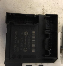 Moteur leve vitre avant droit VOLKSWAGEN GOLF PLUS Photo n°3