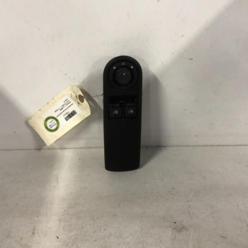 Interrupteur de leve vitre avant gauche RENAULT CLIO 4