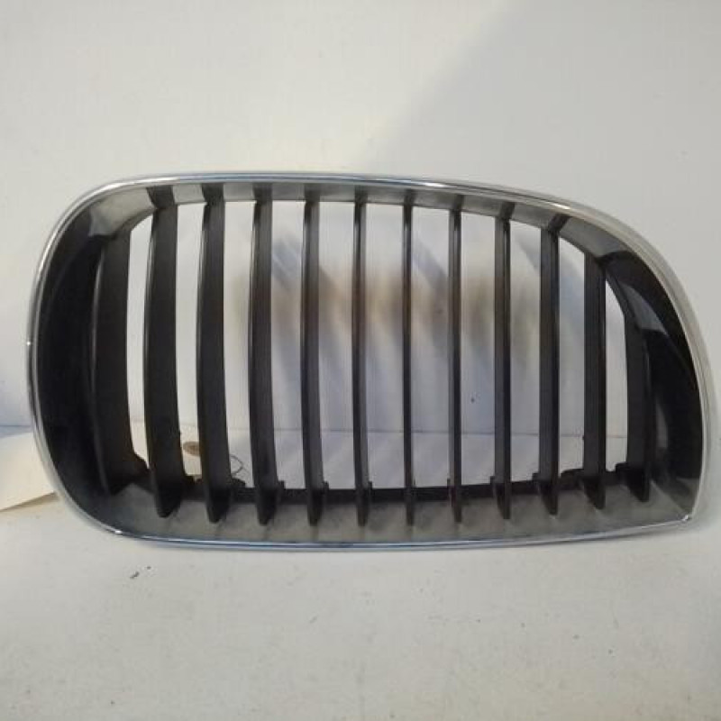 Calandre droite BMW SERIE 1 E87 Calandre droite BMW SERIE 1 E87