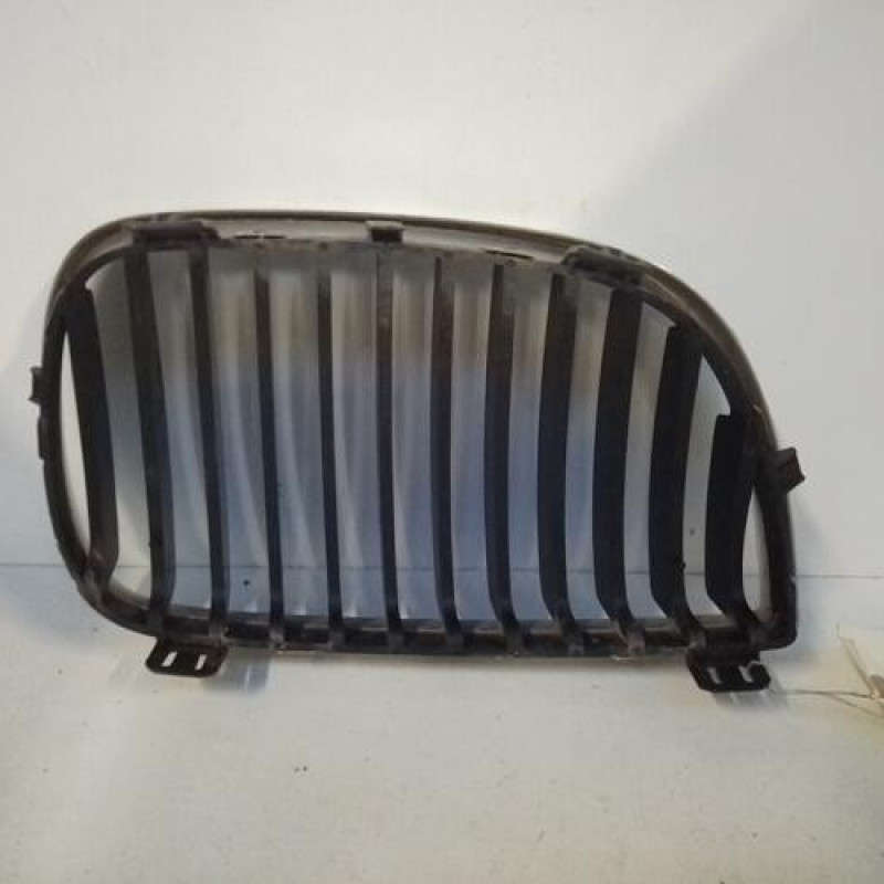 Calandre gauche BMW SERIE 1 E87 Calandre gauche BMW SERIE 1 E87