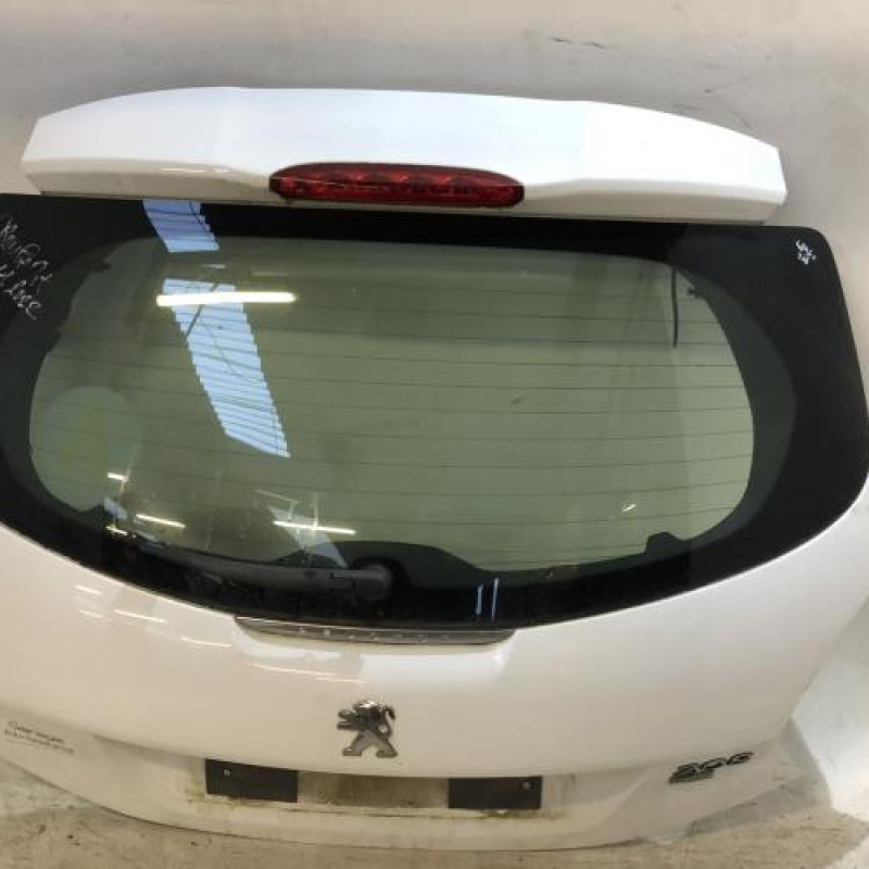 Malle/Hayon arriere PEUGEOT 208 1 Malle/Hayon arriere PEUGEOT 208 1