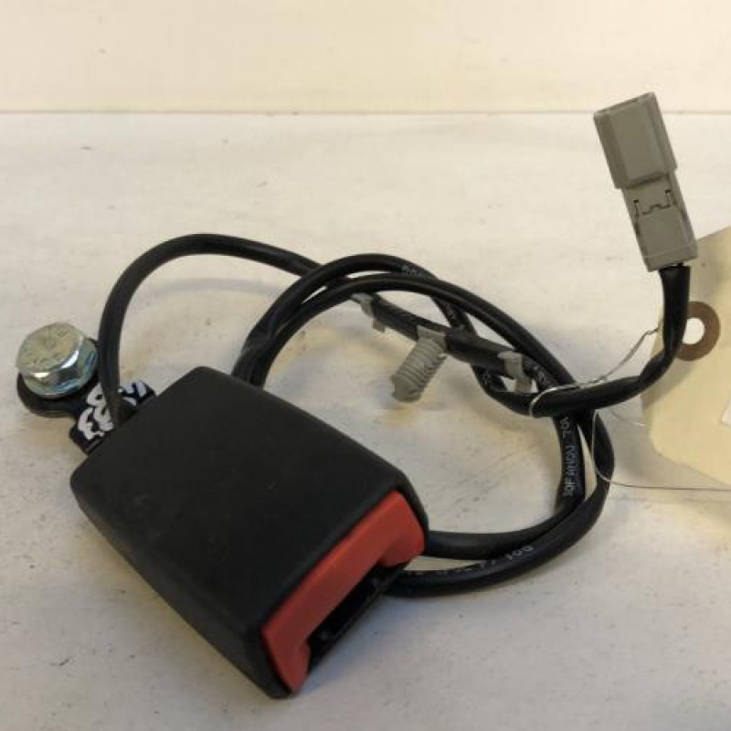 Attache ceinture avant droit FIAT 500 2