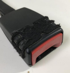 Attache ceinture avant droit AUDI A4 3 Photo n°1