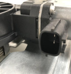 Leve vitre electrique avant droit RENAULT CLIO 4 Photo n°1