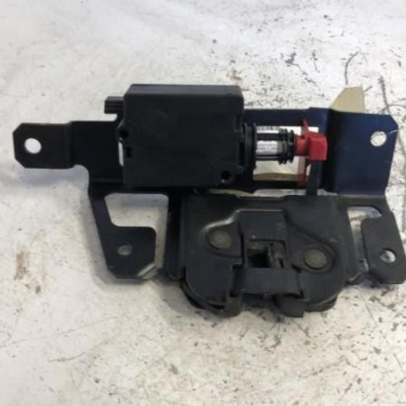 Serrure de hayon BMW X3 E83 Serrure de hayon BMW X3 E83
