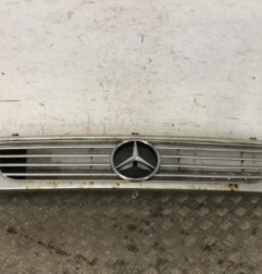 Calandre MERCEDES CLASSE V 638 Photo n°1
