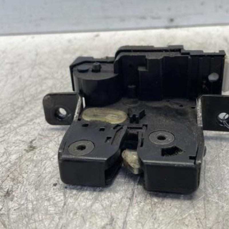 Serrure de coffre NISSAN QASHQAI 1