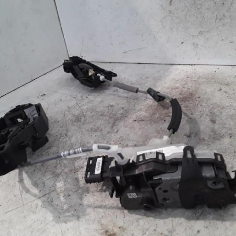 Serrure arriere gauche OPEL MOKKA 2