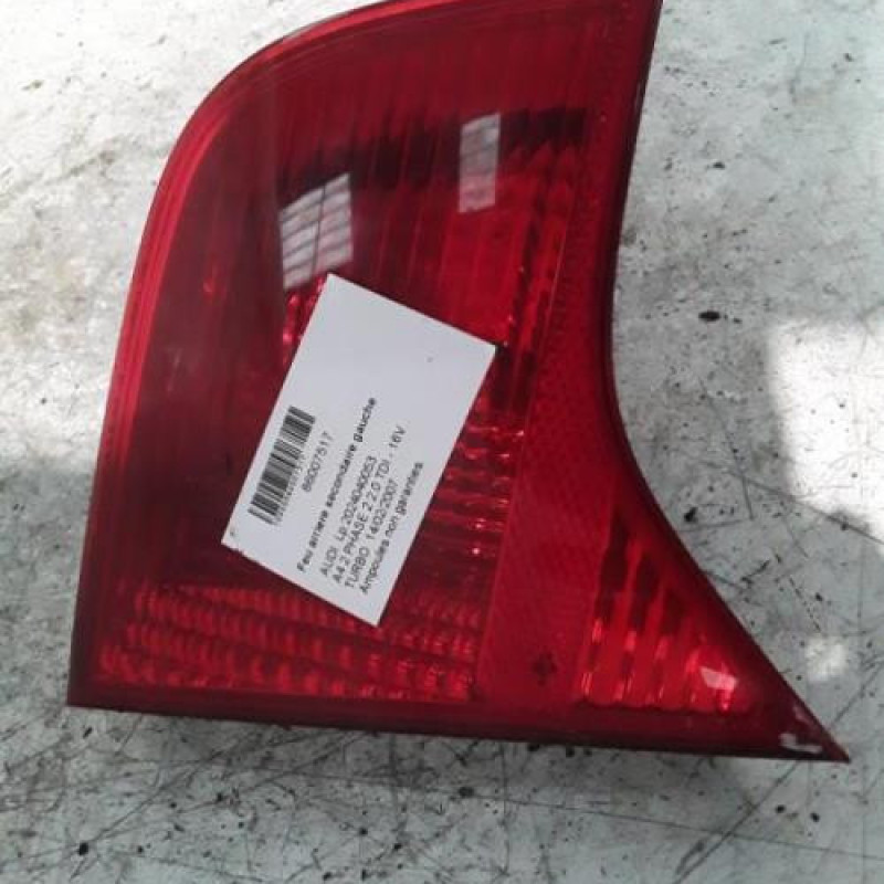 Feu arriere secondaire gauche (feux) AUDI A4 2 Feu arriere secondaire gauche (feux) AUDI A4 2