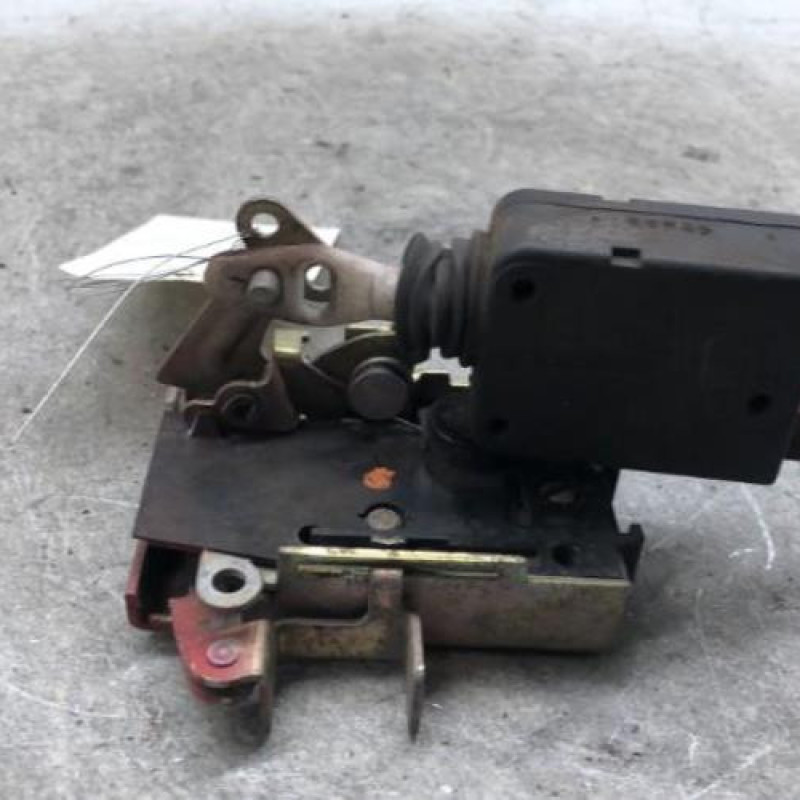 Serrure avant droit PEUGEOT 106 Serrure avant droit PEUGEOT 106