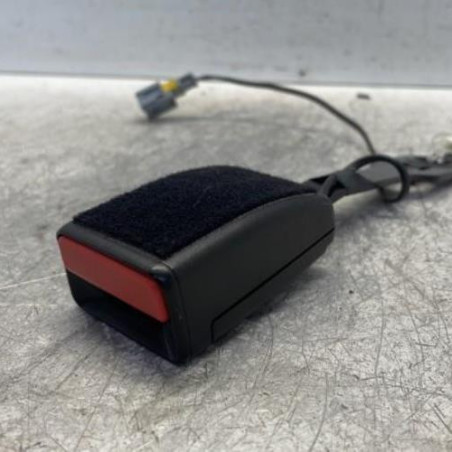 Attache ceinture avant droit PEUGEOT 208 1