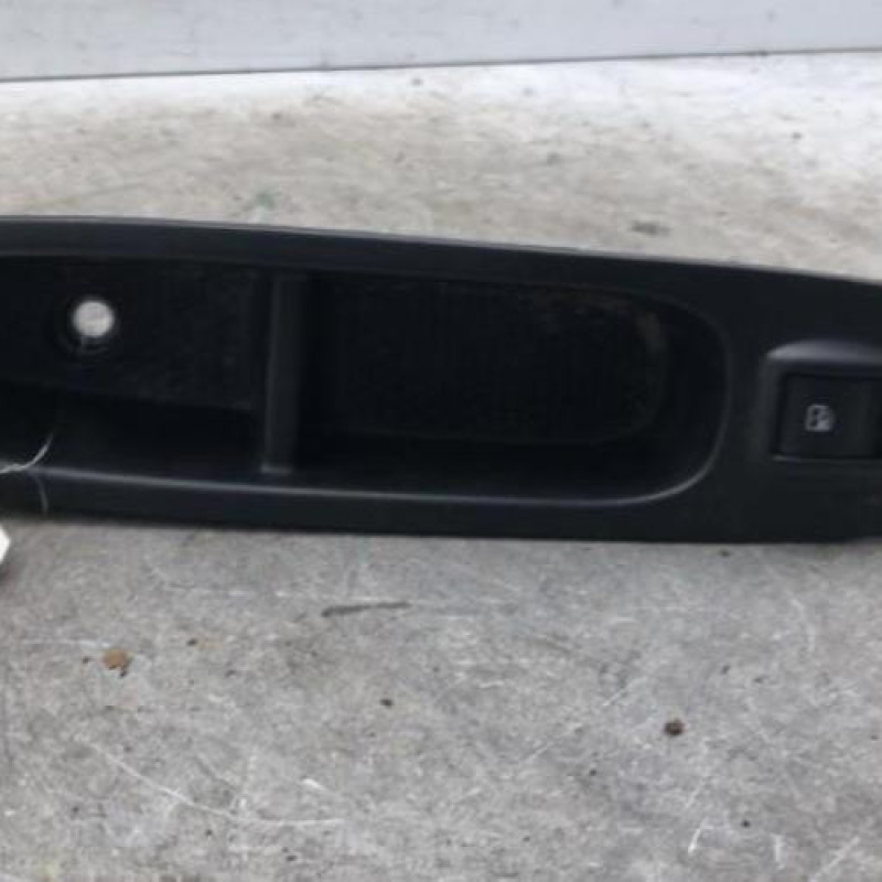 Interrupteur de leve vitre avant droit FIAT PUNTO EVO 3