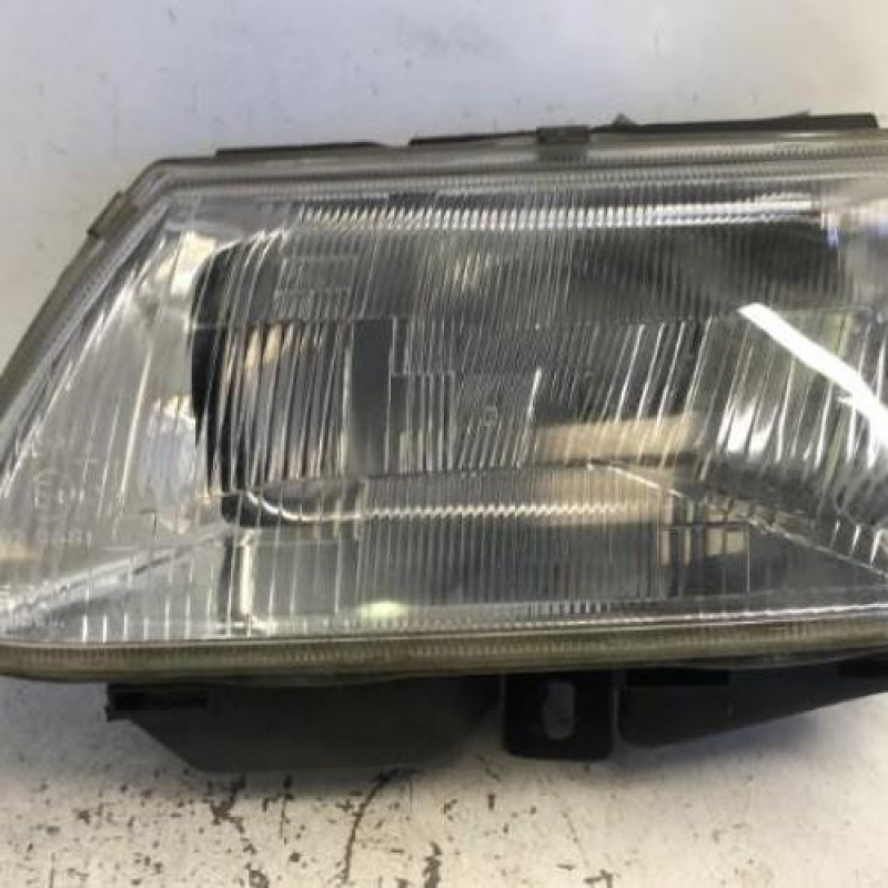 Optique avant principal gauche (feux)(phare) CITROEN SAXO