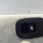 Interrupteur de leve vitre arriere droit PEUGEOT 208 1