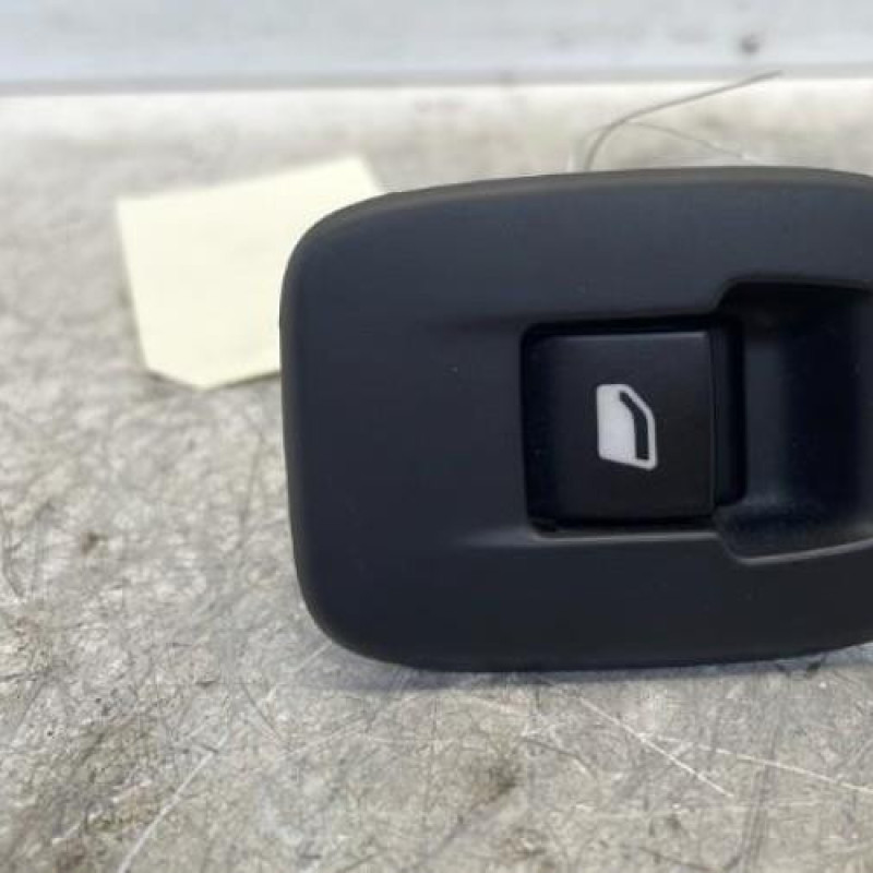 Interrupteur de leve vitre arriere gauche PEUGEOT 208 1