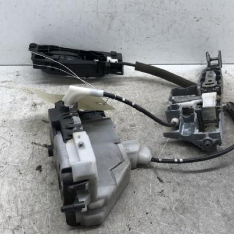 Serrure arriere gauche PEUGEOT 3008 1 Serrure arriere gauche PEUGEOT 3008 1