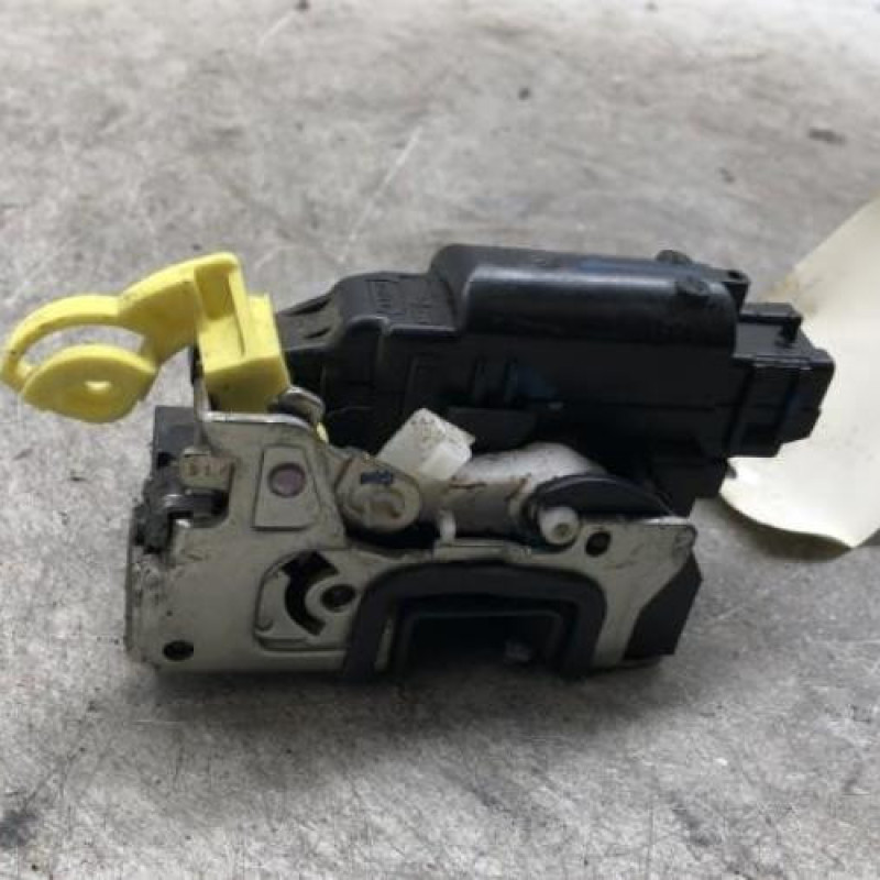 Serrure arriere gauche DACIA DUSTER 1 Serrure arriere gauche DACIA DUSTER 1