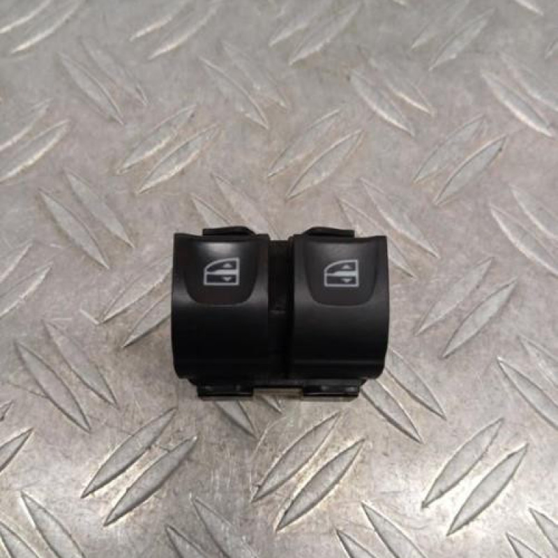 Interrupteur de leve vitre avant gauche RENAULT CLIO 4
