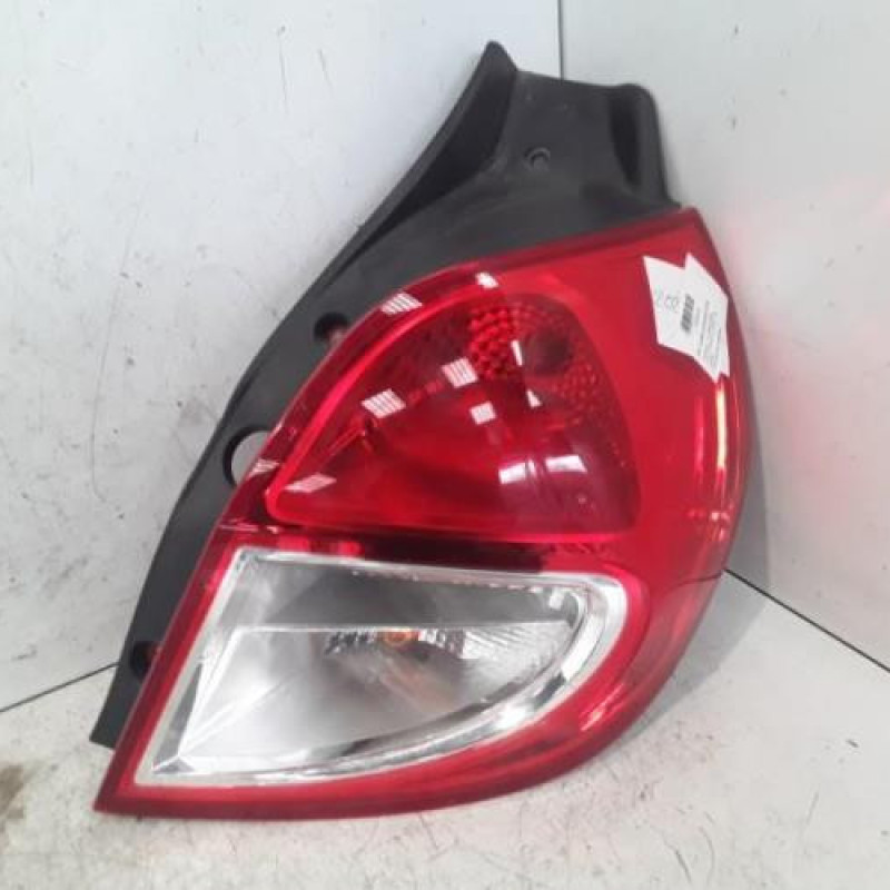 Feu arriere principal droit (feux) RENAULT CLIO 3 Feu arriere principal droit (feux) RENAULT CLIO 3