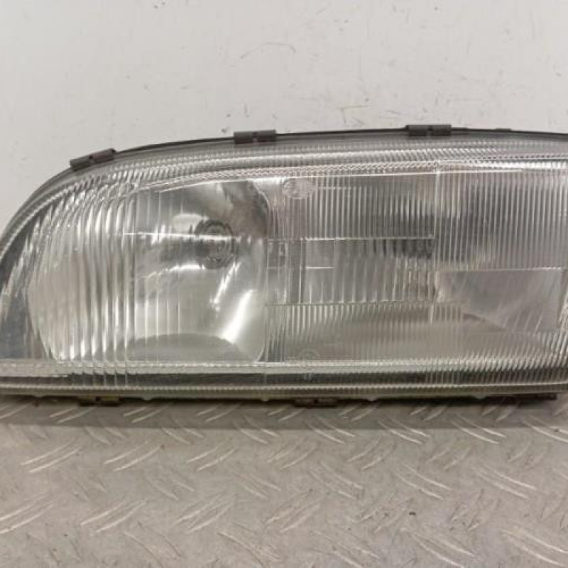 Optique avant principal gauche (feux)(phare) VOLVO V 70 1