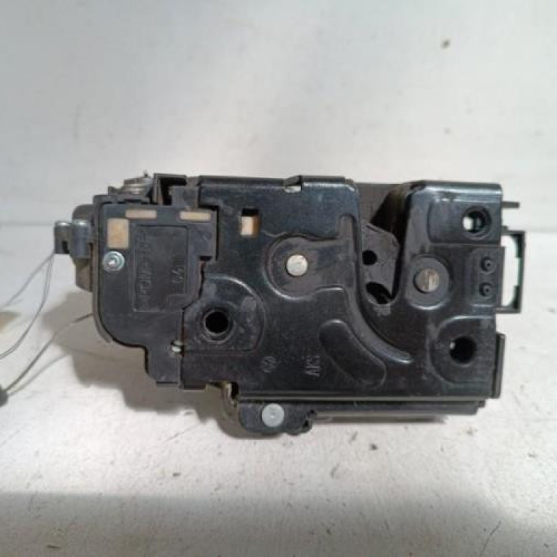 Serrure avant gauche VOLKSWAGEN GOLF 4 Serrure avant gauche VOLKSWAGEN GOLF 4