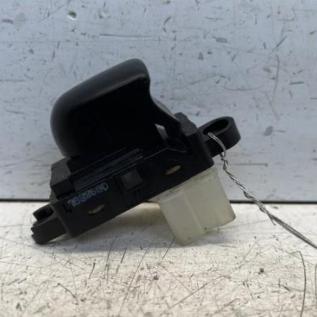 Interrupteur de leve vitre arriere droit NISSAN QASHQAI 2