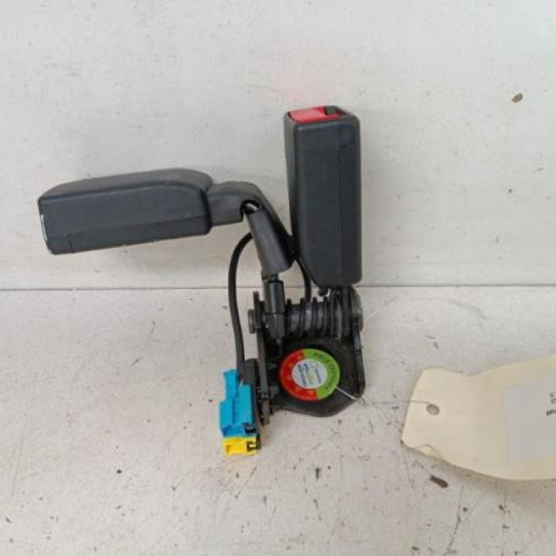 Attache ceinture arriere droit MERCEDES CLASSE A 176