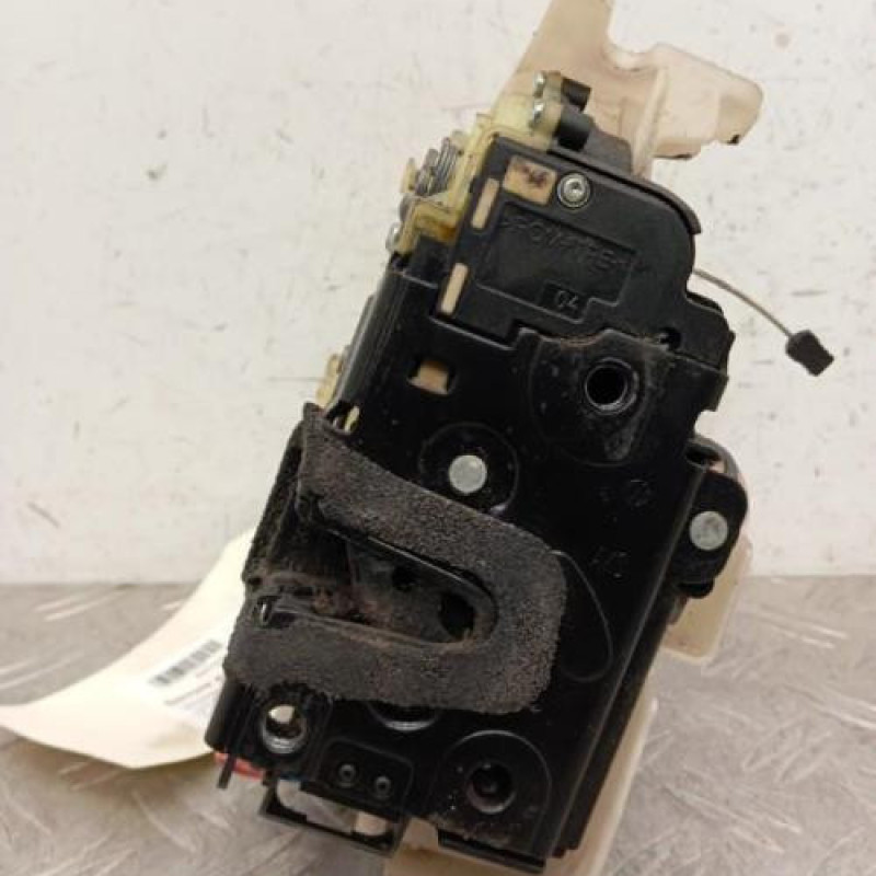 Serrure avant droit VOLKSWAGEN POLO 4 Serrure avant droit VOLKSWAGEN POLO 4