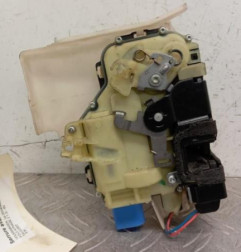 Serrure avant droit VOLKSWAGEN POLO 4