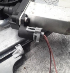 Leve vitre electrique avant droit DACIA DUSTER 1