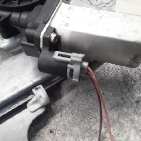 Leve vitre electrique avant droit DACIA DUSTER 1
