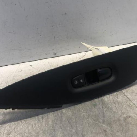 Interrupteur de leve vitre avant droit NISSAN QASHQAI 2