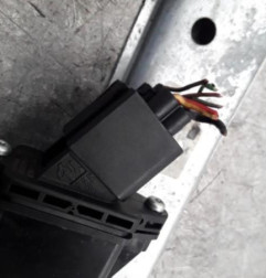 Leve vitre electrique arriere gauche OPEL MERIVA B Photo n°3
