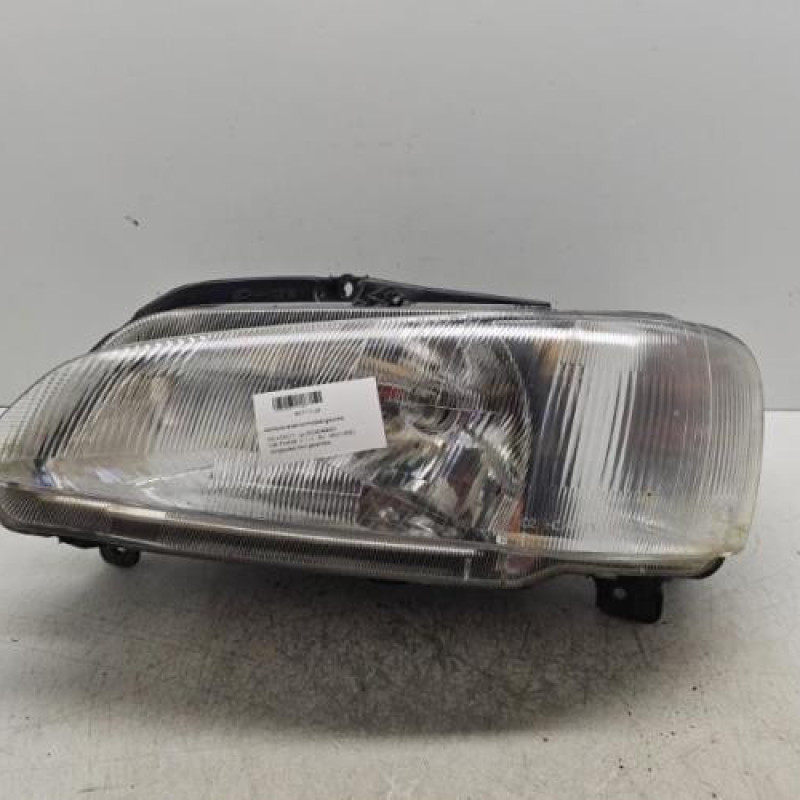 Optique avant principal gauche (feux)(phare) PEUGEOT 106