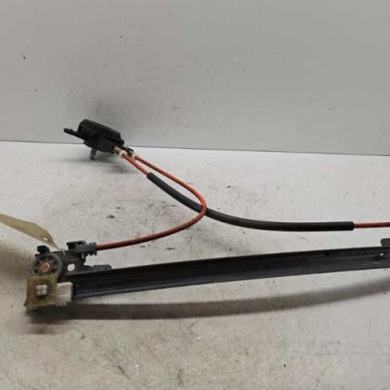 Leve vitre mecanique avant droit PEUGEOT 106
