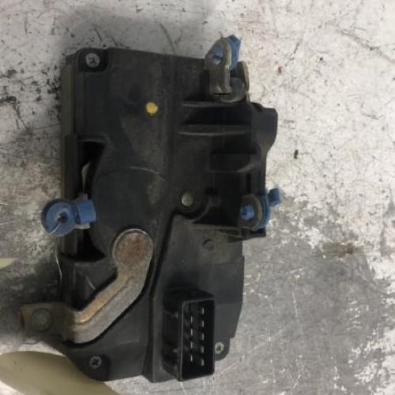 Serrure avant gauche CITROEN XANTIA Serrure avant gauche CITROEN XANTIA